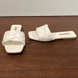 Billini Women’s White Flat Sandals Size 7